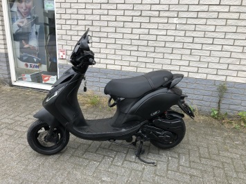 GAVE PIAGGIO ZIP SP 45 4-TAKT MAT BLACK BROM BJ2016 12000KM