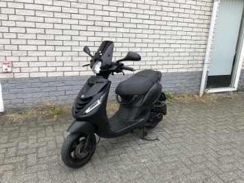 GAVE PIAGGIO ZIP SP 45 4-TAKT MAT BLACK BROM BJ2016 12000KM