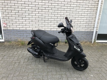 GAVE PIAGGIO ZIP SP 45 4-TAKT MAT BLACK BROM BJ2016 12000KM