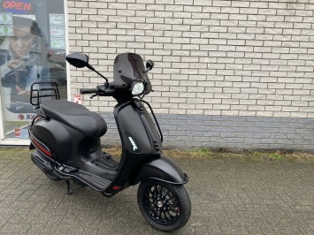 DIKKE VESPA SPRINT S 45KM 4-TAKT BROM MAT BLACK 7000KM BJ2022