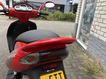 BIJNA NIEUWE MALAGUTI FIREFOX F15 LC DD 2-TAKT ROOD BJ2022 8000KM LIEFHEBBER