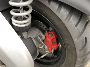 BIJNA NIEUWE MALAGUTI FIREFOX F15 LC DD 2-TAKT ROOD BJ2022 8000KM LIEFHEBBER