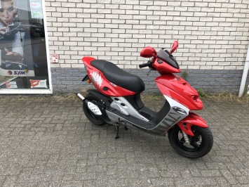 BIJNA NIEUWE MALAGUTI FIREFOX F15 LC DD 2-TAKT ROOD BJ2022 8000KM LIEFHEBBER