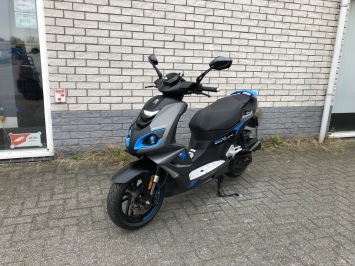 BIJNA NIEUWE PEUEGEOT SPEEDFIGHT 4 SPECIAL GREY 45KM BROM BJ2020 6000KM 