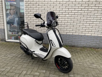 DIKKE VESPA SPRINT S 45KM BROM BLACK ON WHITE BJ2023 11000KM