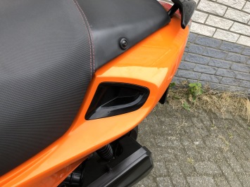 BIJNA NIEUWE PEUGEOT SPEEDFIGHT 4 BROM 45KM ORANGE SPECIAL BJ2018 7000KM