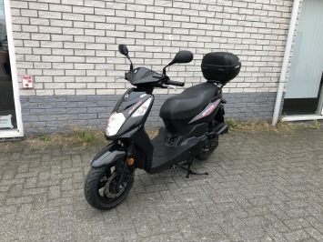 MOOIE SYM ORBIT 2 45KM BROM 4-TAKT GLANS ZWART BJ2021 8000KM 