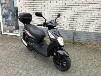 MOOIE SYM ORBIT 2 45KM BROM 4-TAKT GLANS ZWART BJ2021 8000KM 