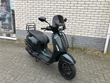 DIKKE VESPA SPRINT S 45KM BROM JAGUAR GREEN SPECIAL BJ2021 12000KM