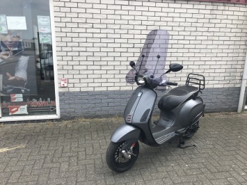 DIKKE  VESPA SPRINT S 25KM SNOR MAT GRIJS  4500KM  BJ2016