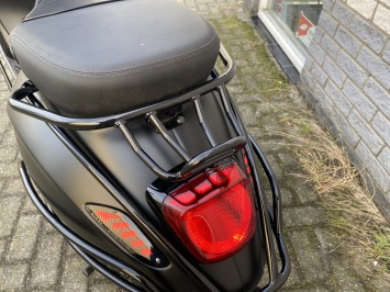MOOIE VESPA SPRINT S 45KM 4-TAKT BROM MAT BLACK 7000KM BJ2020