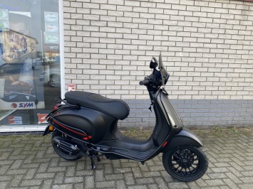 MOOIE VESPA SPRINT S 45KM 4-TAKT BROM MAT BLACK 7000KM BJ2020