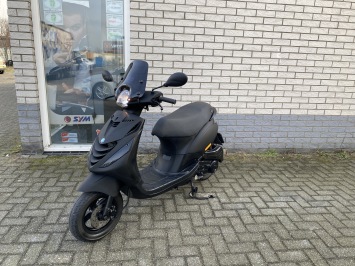 JONGE PIAGGIO ZIP SP 45KM BROM MAT ZWART BJ2024 9000KM