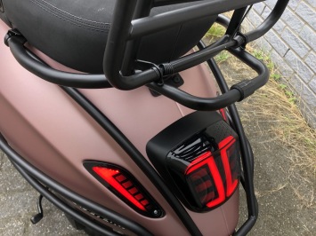 SPECIAL VESPA SPRINT S 45KM BROM ROSE GOLD BJ2023 4000KM VOL OPTIES