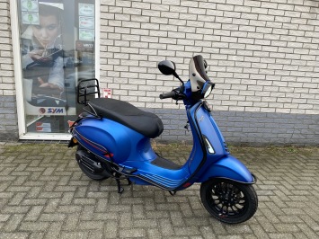 GAVE VESPA SPRINT S 45KM BROM MAT BLEU VIVACE BJ2020 8000KM VOL OPTIES