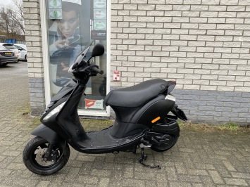 LEUKE PIAGGIO ZIP SP 45KM 4T BROM MAT BLACK BJ2006 8000KM