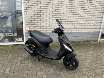 LEUKE PIAGGIO ZIP SP 45KM 4T BROM MAT BLACK BJ2006 8000KM