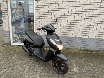MOOIE PEUGEOT KISBEE 45KM BROM BLACK EDITION BJ2019 11000KM
