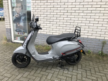 GAVE VESPA SPRINT S 45KM BROM NARDO GREY BJ2020 7000KM VOL OPTIES