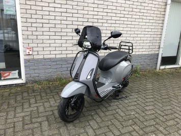 GAVE VESPA SPRINT S 45KM BROM NARDO GREY BJ2020 7000KM VOL OPTIES