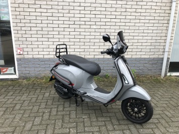 GAVE VESPA SPRINT S 45KM BROM NARDO GREY BJ2020 7000KM VOL OPTIES