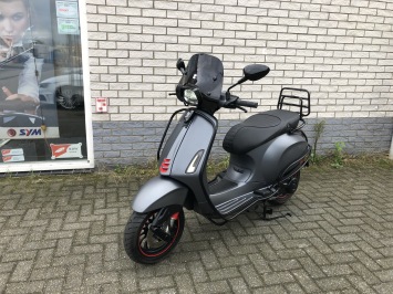 DIKKE VESPA SPRINT S 45KM BROM MAT GREY BJ2019 6000KM VOL OPTIES