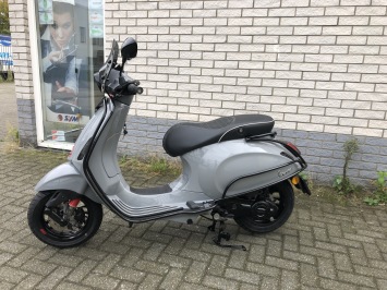 GAVE VESPA SPRINT S 45KM BROM NARDO GREY BJ2018 8000KM VOL OPTIES