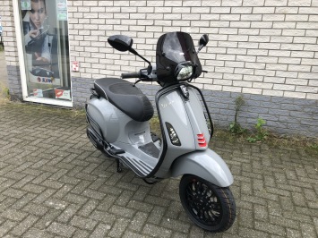 GAVE VESPA SPRINT S 45KM BROM NARDO GREY BJ2018 8000KM VOL OPTIES