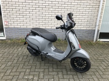 GAVE VESPA SPRINT S 45KM BROM NARDO GREY BJ2018 8000KM VOL OPTIES