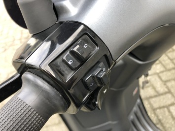 MOOIE VESPA SPRINT S 45KM BROM MAT GREY BJ2021 8000KM VOL OPTIES