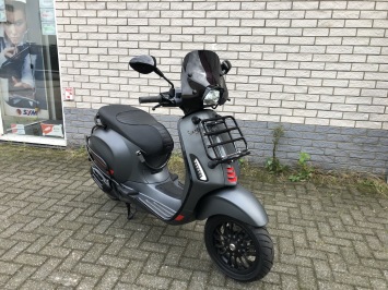 MOOIE VESPA SPRINT S 45KM BROM MAT GREY BJ2021 8000KM VOL OPTIES