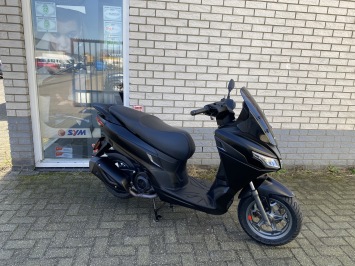 LEUKE APRILIA SXR 50 BROM 45KM ZWART BJ2022 11000KM