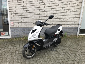 LEUKE PEUGEOT SPEEDFIGHT 45KM BROM 2-TAKT BJ2009 14000KM
