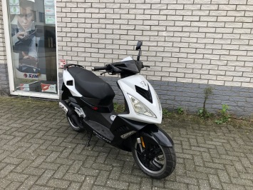 LEUKE PEUGEOT SPEEDFIGHT 45KM BROM 2-TAKT BJ2009 14000KM
