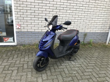 DIKKE PIAGGIO ZIP SP 45KM BROM BMW BLAUW BJ2015 8000KM