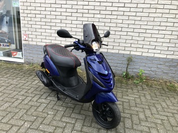 DIKKE PIAGGIO ZIP SP 45KM BROM BMW BLAUW BJ2015 8000KM
