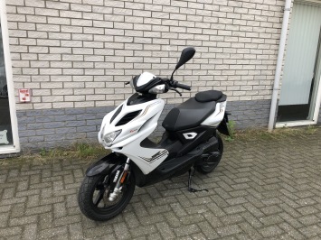 DIKKE YAMAHA AEROX R 45KM BROM MAT WHITE BJ2019 8000KM