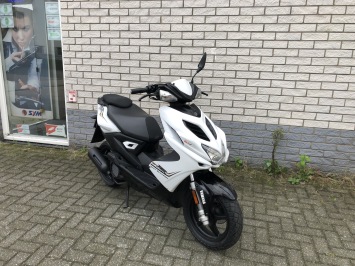 DIKKE YAMAHA AEROX R 45KM BROM MAT WHITE BJ2019 8000KM