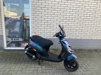 DIKKE PIAGGIO ZIP SP 45KM BROM MAT CAMELEON BJ2021 4000KM 