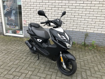 DIKKE YAMAHA AAEROX R 45KM 4-TAKT MAT ZWART BJ2016 15000KM