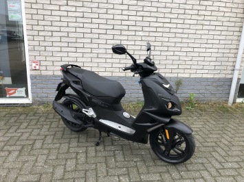 DIKKE PEUGEOT PEUGEOT SPEEDFIGHT 45KM BROM ZWART BJ2024 7000KM
