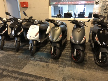 NIEUWE PIAGGIO ZIP BIJ ONS GEWOON NOG OP VOORAAD