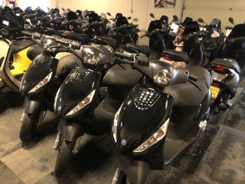 NIEUWE PIAGGIO ZIP BIJ ONS GEWOON NOG OP VOORAAD