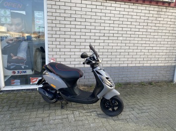 MOOIE PIAGGIO ZIP SP 45KM BROM NARDO GREY BJ2013 11.000KM