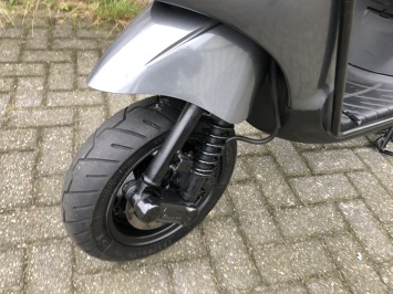 DIKKE PIAGGIO ZIP SP 45 4-TAKT AGAAT GRIJS  BROM BJ2010 9000KM