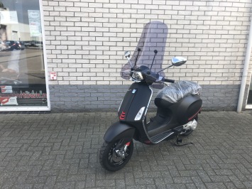 NIEUWE VESPA SPRINT S   MAT ZWART  SPECIAL BROM 45KM  0KM  EURO 5