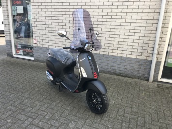 NIEUWE VESPA SPRINT S   MAT ZWART  SPECIAL BROM 45KM  0KM  EURO 5