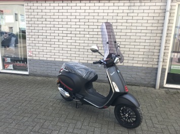 NIEUWE VESPA SPRINT S   MAT ZWART  SPECIAL BROM 45KM  0KM  EURO 5