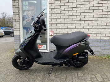 LEUKE PIAGGIO ZIP SP 45KM MAT DRAGON CAMELEON BJ2016 8000KM