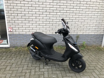 DIKKE PIAGGIO ZIP SP LINE 2-TAKT MAT BLACK BJ2009 8000KM
